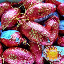 Шоколадные шишки на елку красные купить в Украине недорого
