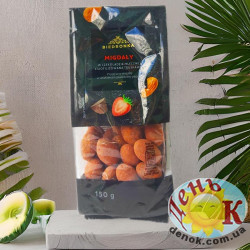 Миндаль в клубнике